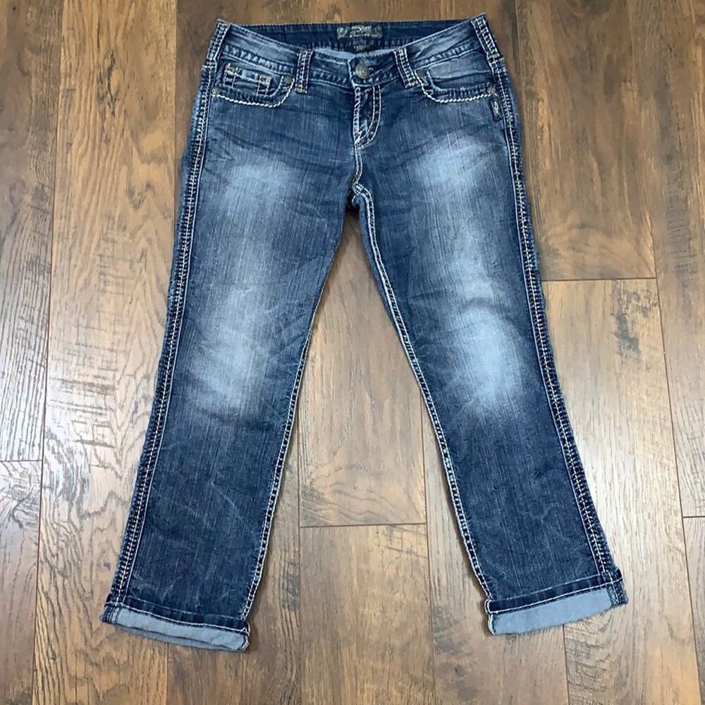 Silver Jeans Twisted Capri Thick Stitched Embroidered Back Pockets Jeans